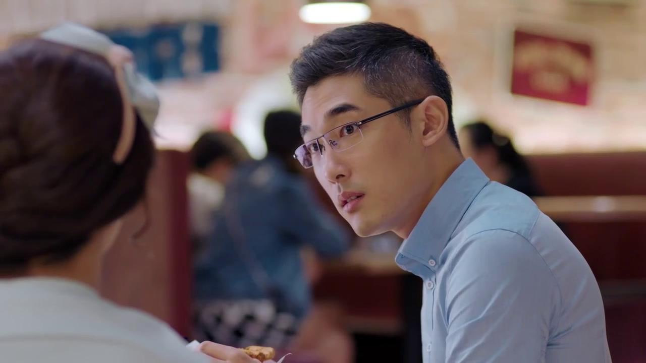 欢乐颂:莹莹向白主管诉苦,白主管听后心虚,莹莹却没看出来