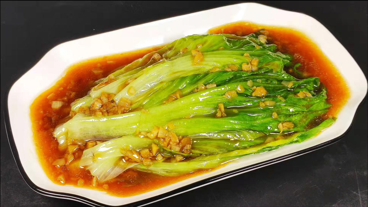 年夜饭做一道蚝油生菜,又叫和气生财,寓意吉祥,简单又好吃