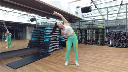 最强减肥动作:体侧拉伸弹力绳,瘦胳膊瘦大腿,月瘦十斤