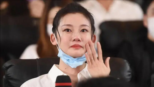 无意拉下口罩那刻,演戏还是真哭一目了然