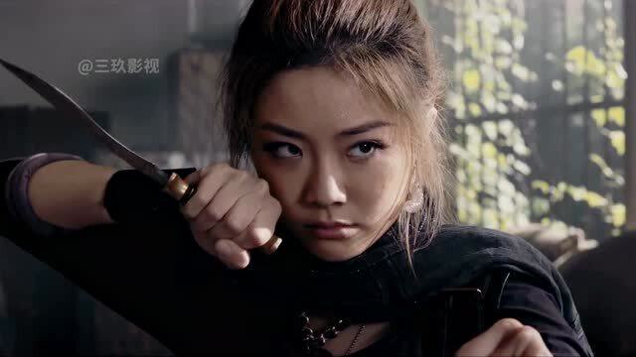 特种兵归来:两位美女战士为狼王展开决斗,结局可想而知!