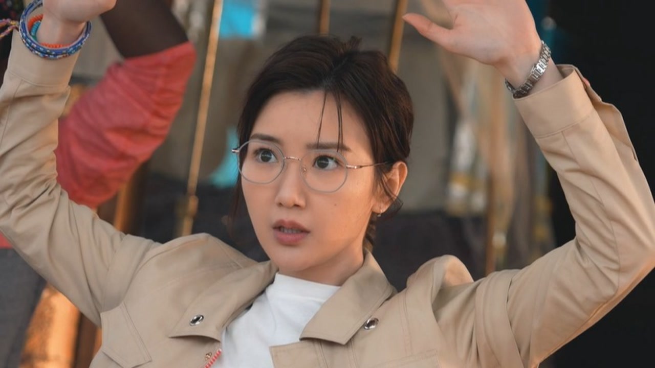 何欢被"打"记 勇敢何欢不惧困难