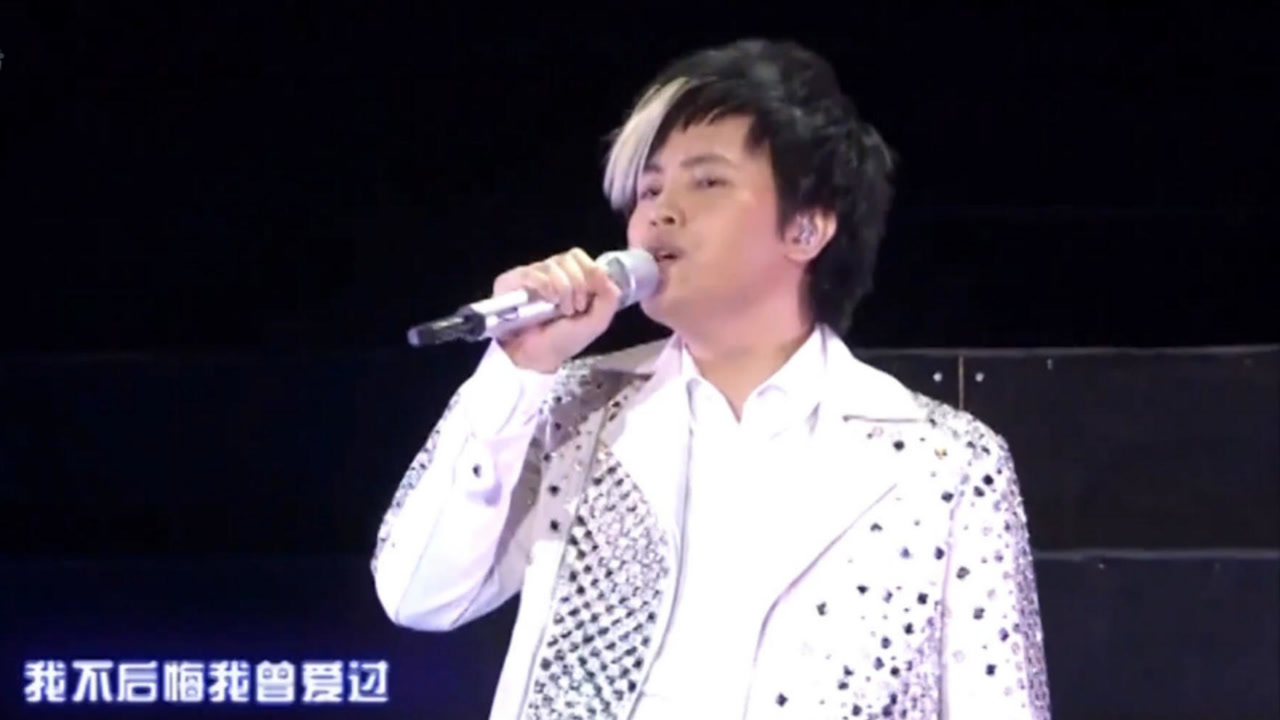 原唱林志颖的歌,《我不后悔》被郑源唱红,第一句出来王炸的节奏