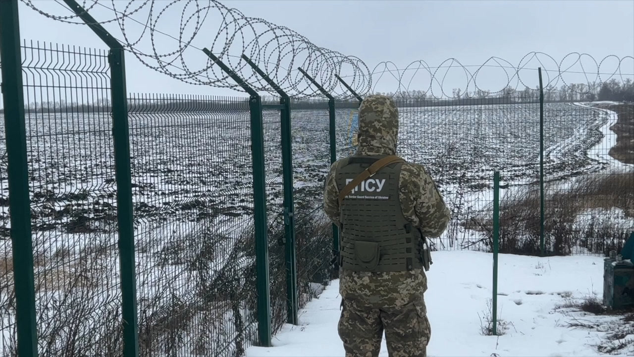 俄乌唯一开放边境点 军事对峙距离十公里