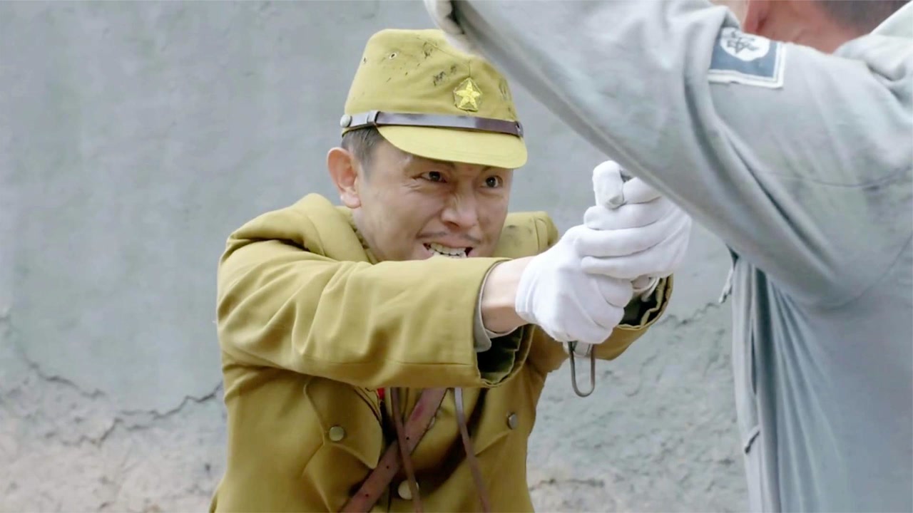 战地青春之歌:杨连长对战鬼子大佐,匕首被弹飞,多亏了战友相救