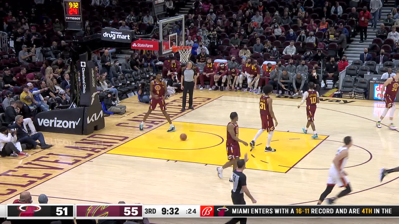14日NBA最佳镜头 洛瑞假动作马尔卡宁上演地滑之秀