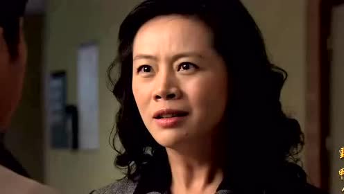 男子公园学钓鱼,谁知钩到了过路女白领裙子,从此开启了一段情缘