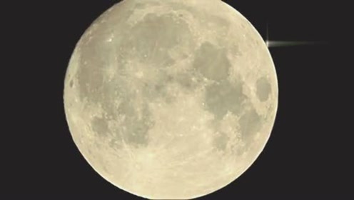 2018年最大超级月亮上空惊现UFO的图片