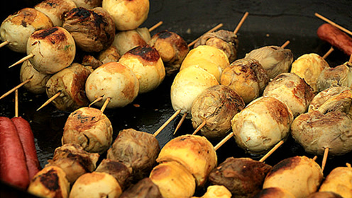 安徽街头小吃:油炸毛鸡蛋,五毛钱一个民工兄弟最喜欢得下酒小菜