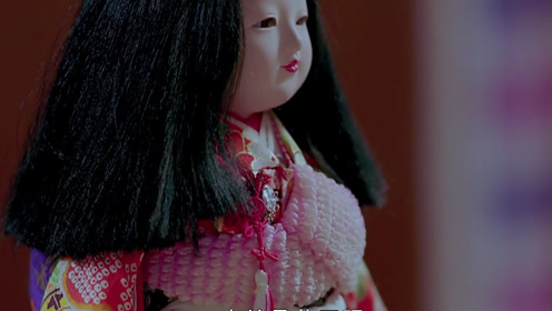 0:01:28灵魂摆渡:本尊出现了,日本鬼娃娃花子,那时出嫁的嫁妆时 间