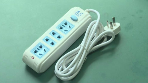 廉价,老旧插线板隐患重重 使用不当易发生火灾