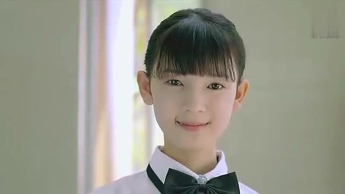 旋风十一人:贴心女神!汤柒琪帮牛骏峰 设计队徽