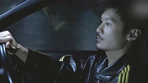 头文字d 余文乐仗着gtr的大马力领先 可周杰伦的ae86弯道超狠 腾讯视频