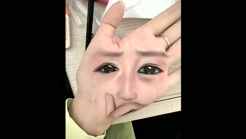 90后美女手上画出伤感画像,坐拥100万播放走红网络