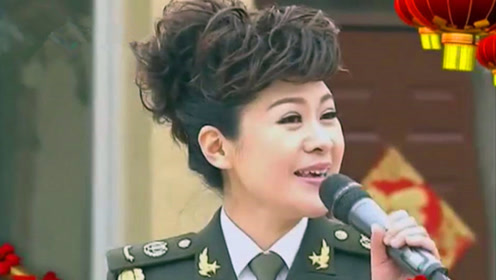 海政歌舞团独唱演员刘玮演唱《军嫂来了》,旋律优美动听