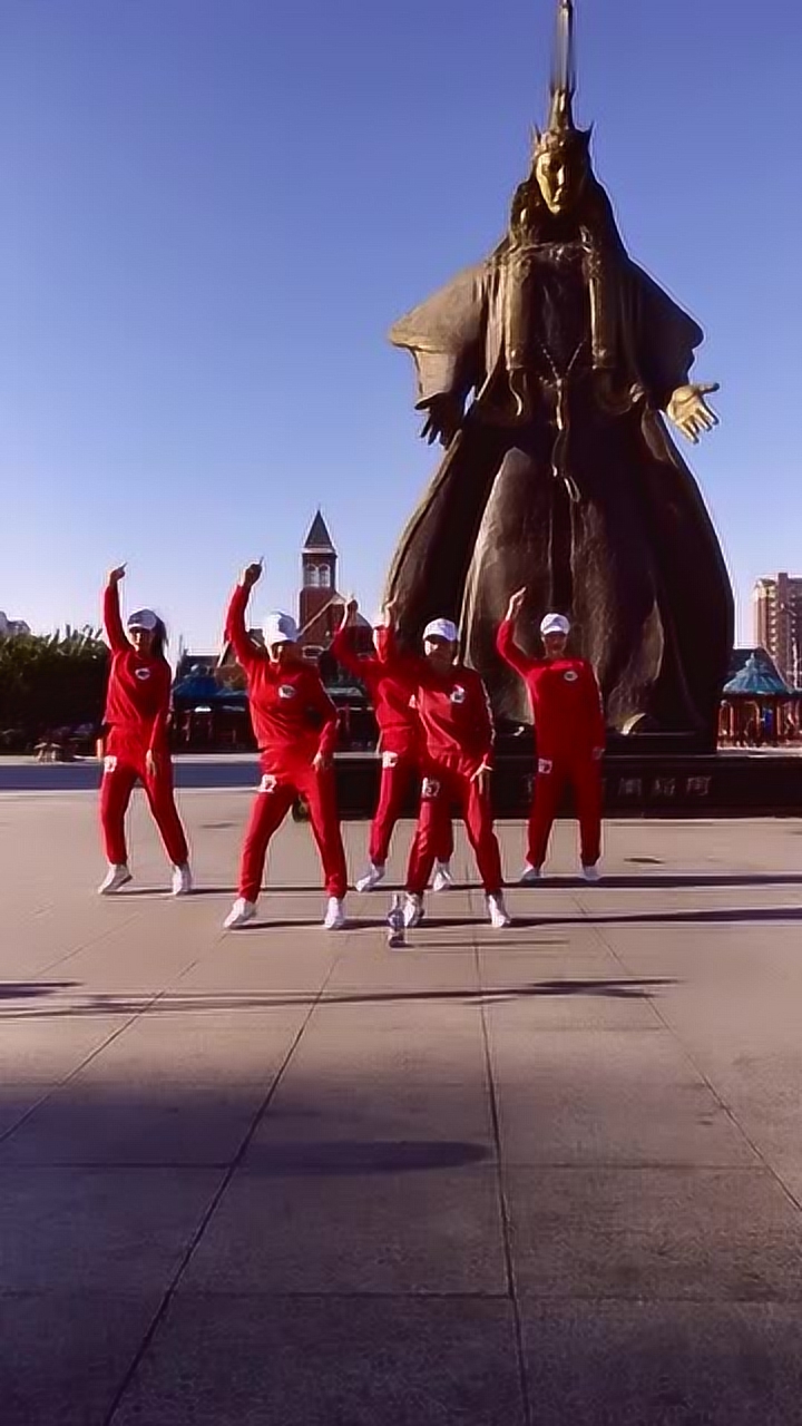 五人整齐服装版广场舞,歌曲很嗨,舞蹈动作好看易学!
