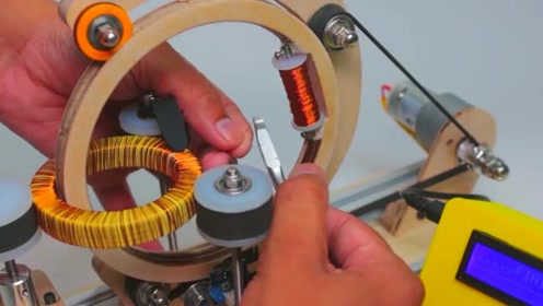 小伙自制环形线圈绕线机,工作原理是这样的,长见识了