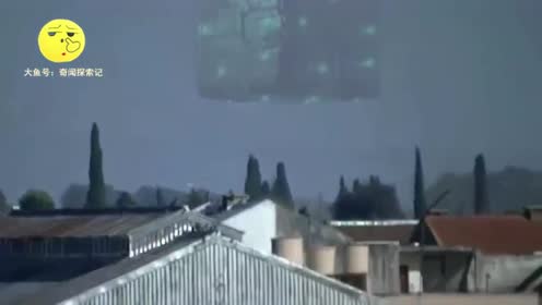 小镇上空出现立方体UFO，网友看完一脸疑问！