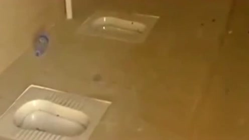 35万买商铺被改成公厕 腾讯视频