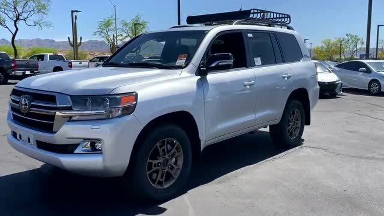 2021款丰田兰德酷路泽到店实拍,这霸气颜值和内饰,我立刻心动了