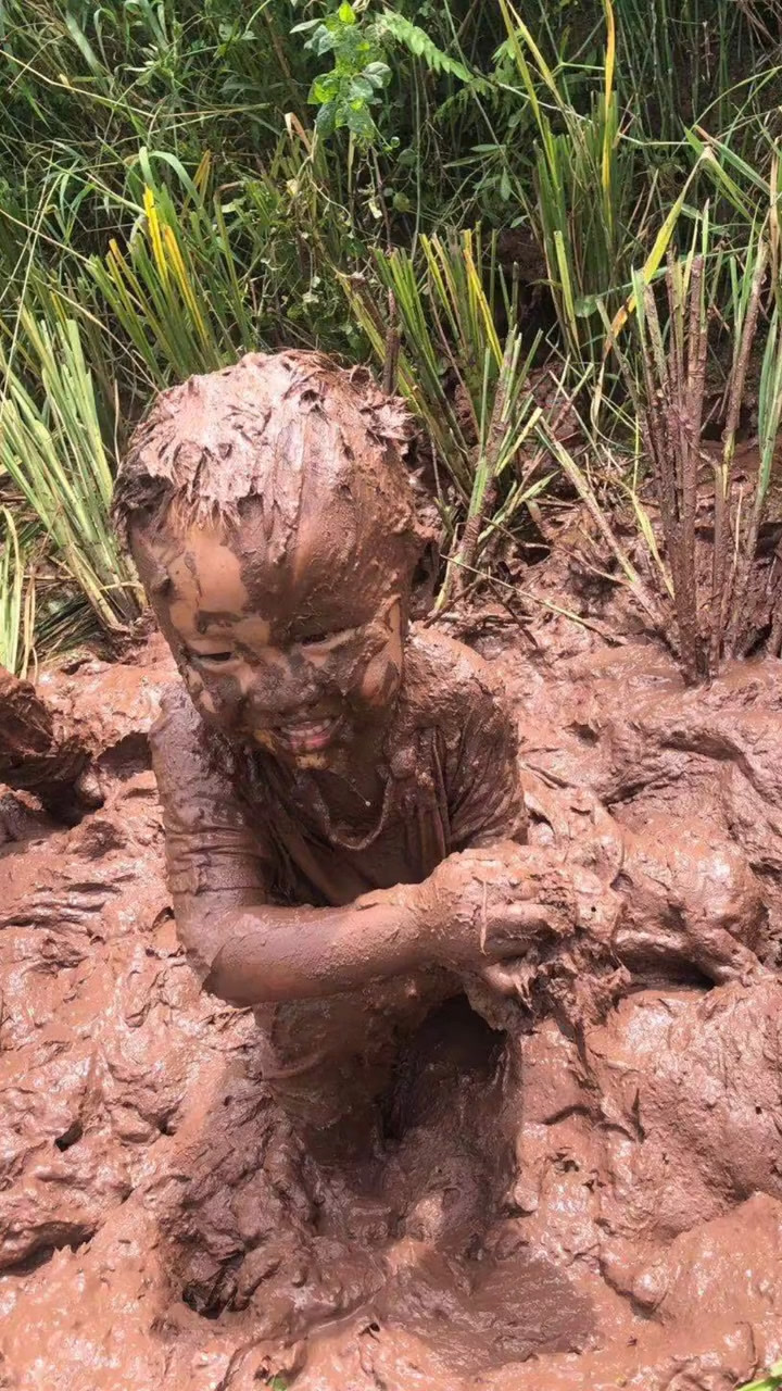 农村童年玩泥巴照片图片