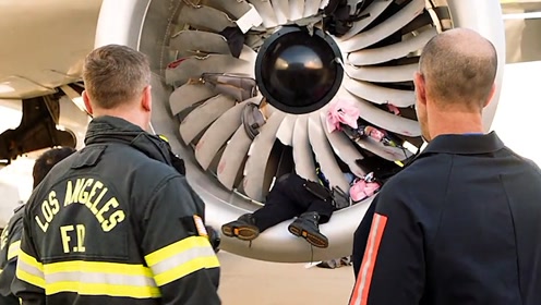 男人意外被吸进飞机涡轮,结果却毫发无损