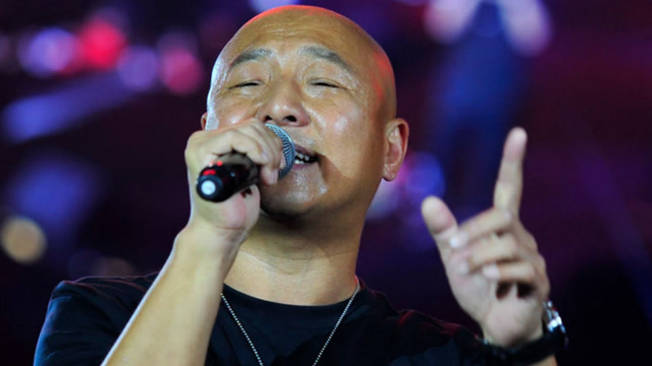 和张碧晨合唱《我还年轻》,齐飙高音炸翻全场