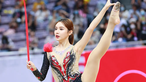 0:03:42女子艺术体操:美娜用绳表演抖肩舞时 间:2