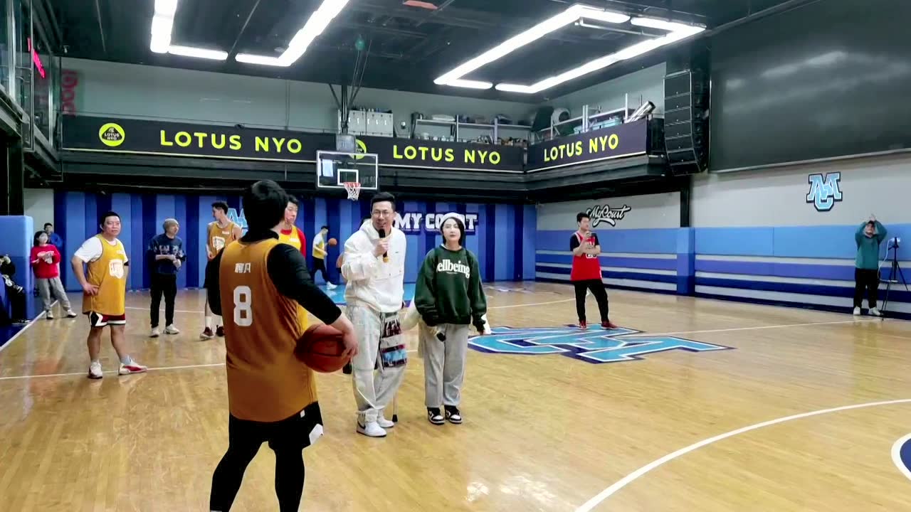 全明星三分大赛：柯凡末点发威难救主 难逃集体俯卧撑