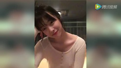 穿内衣的图片_美女只穿内衣