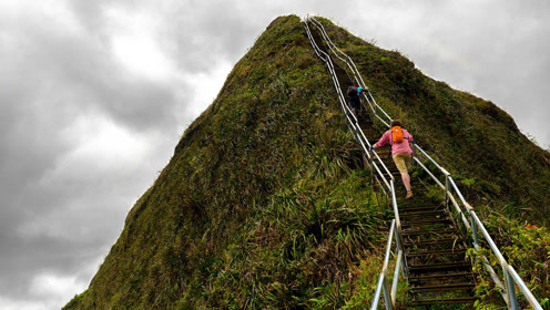 美国最陡峭的楼梯,楼梯直插云端,因太危险禁止攀爬