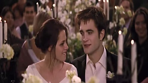 暮光之城4:这下尴尬了每个人捧个场,可以算是整段垮掉