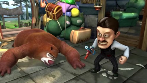 光头强和俩狗熊打得头破血流,翠花居然在看电视!