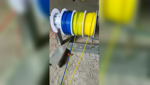 山村电工自制穿线神器,看似很简单,使用起来非常方便!