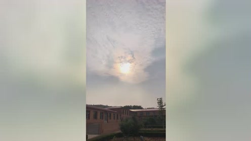 2019年7月12日韩国上空突然出现发出橙色光的UFO瞬间消失