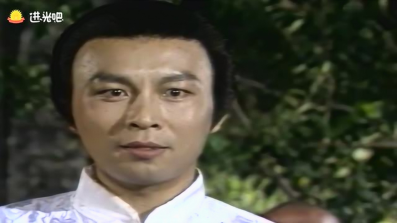 电视剧《乙未豪客传奇》经典片段,李镇守白如雪发现古墓鬼火秘密