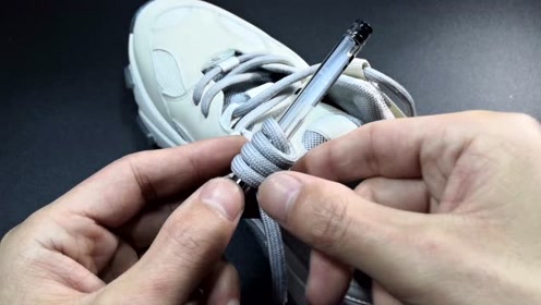 简 介:小白鞋,匡威,高帮~所有鞋带系法,打结方法,全视频慢动作总结!