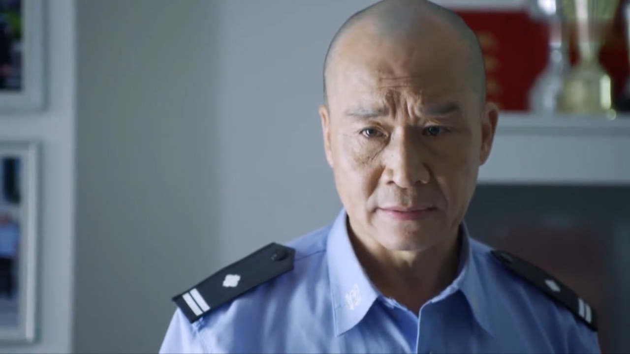 刀锋下的替身:警察劝陆安明退休,怕他晚节不保,没想到被拒绝