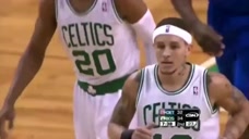 NBA轻松时刻：传球一不小心就进了，啥情况？队友都懵了