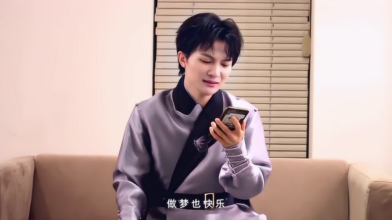 周深 演唱《天冷就回来》温柔歌声,治愈人心!
