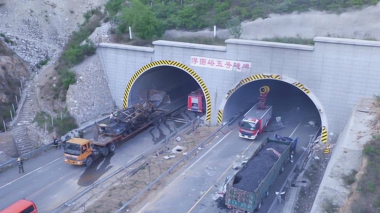 4年艰苦奋战,中国首条万米长大隧道顺利贯通,地质结构极其复杂!