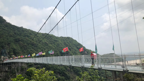 宁海梁皇山玻璃栈道