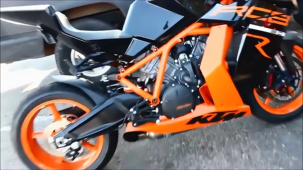 公爵与ktm 1290 1190 rc8r 303公里,最大速度
