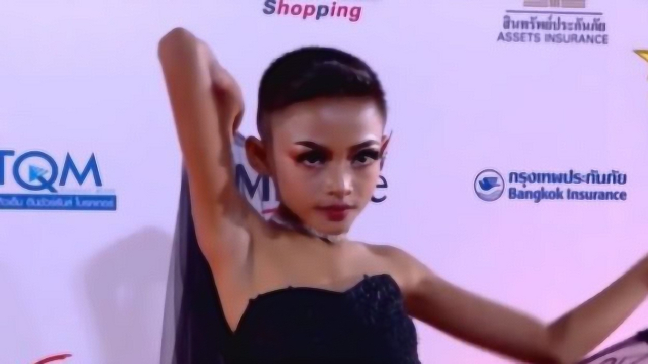 泰国小男孩走红网络,男扮女装让人难忘,人妖都得靠边站