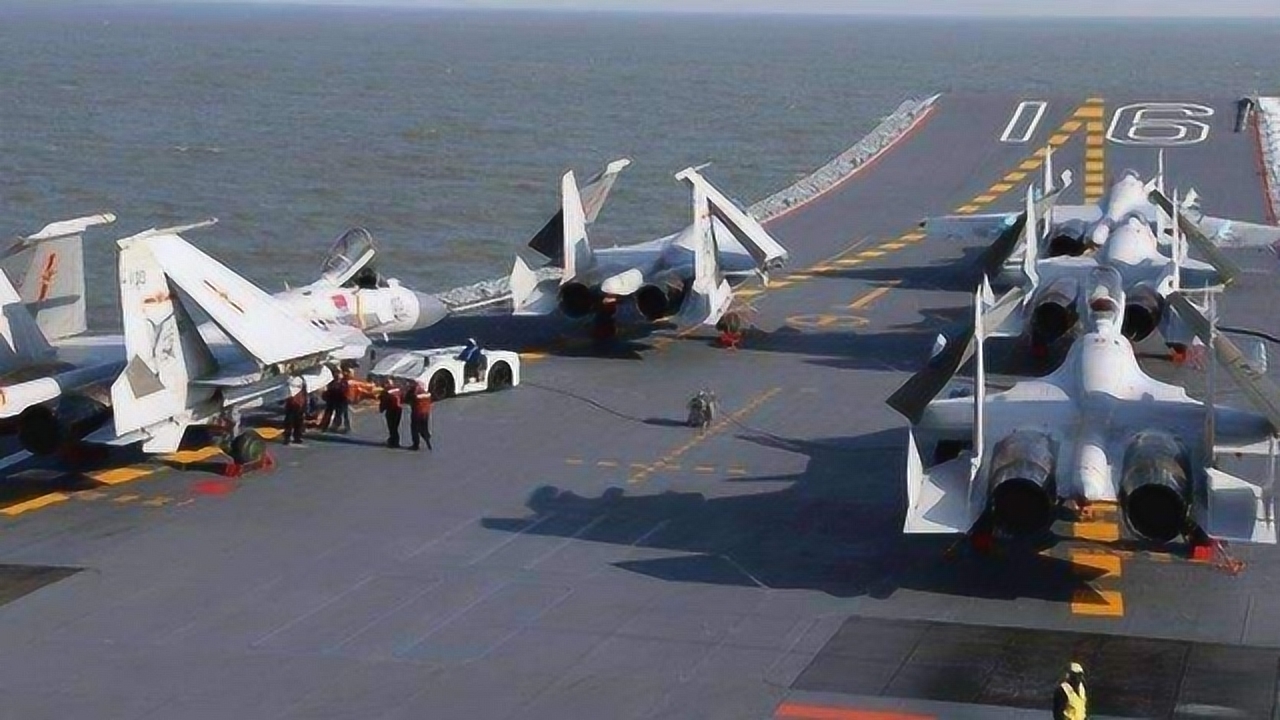 中美俄舰载机飞行员数量对比:美1100人,俄30人,中国多少