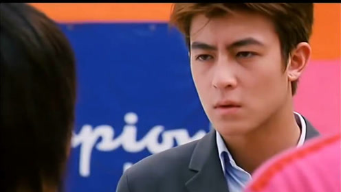 港片《九个女仔一只鬼》陈冠希与邓丽欣的青涩年代