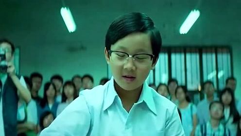 天才少年学围棋一星期,直接吊打棋圣,在下棋的时候还能一心二用!