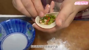 用水饺皮做小馅饼，外脆里香