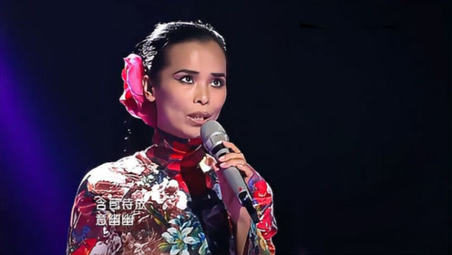 乖乖百谈节 目:我是歌手 第2季0:05:17韦唯演唱经典歌曲《女人花》时