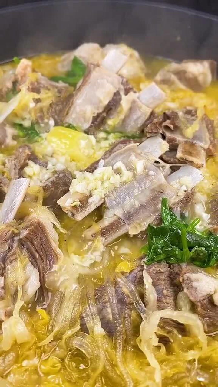 东北名菜,羊排炖酸菜,老好吃了